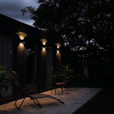 Appartamento Tiny House Mezi Sklepy Kobylí Esterno foto