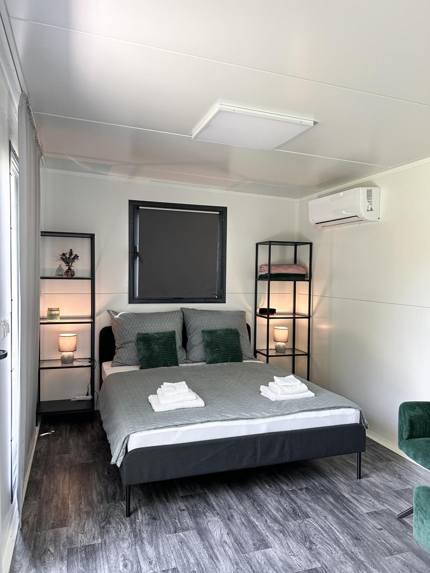 Appartamento Tiny House Mezi Sklepy Kobylí Esterno foto