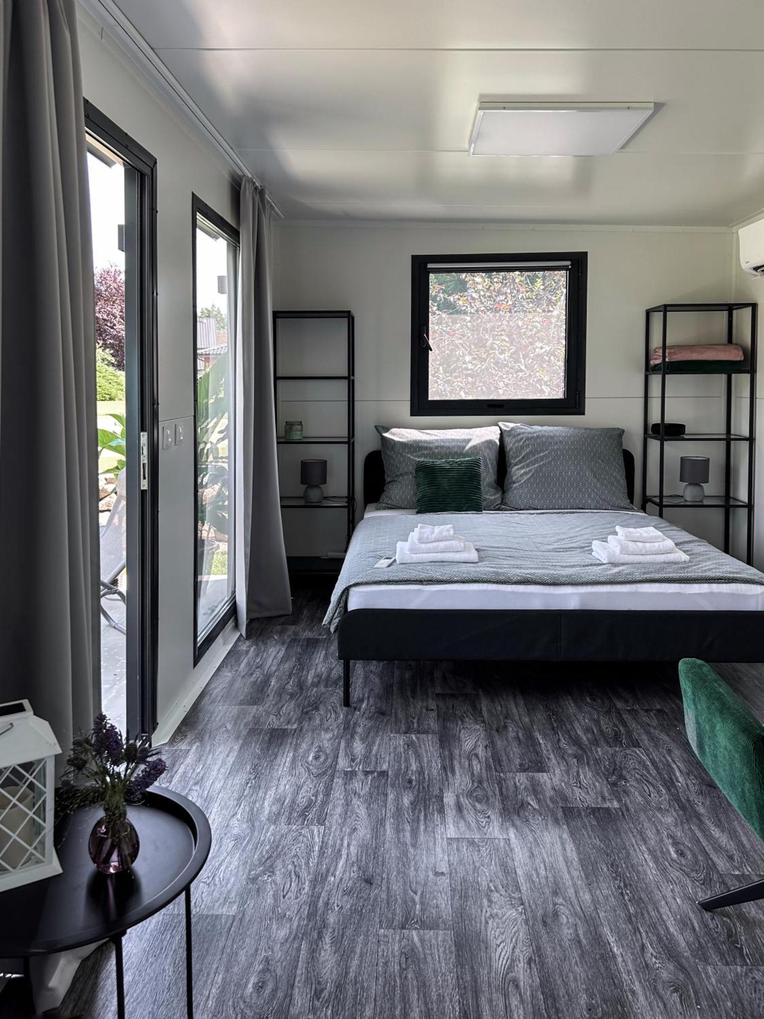 Appartamento Tiny House Mezi Sklepy Kobylí Esterno foto