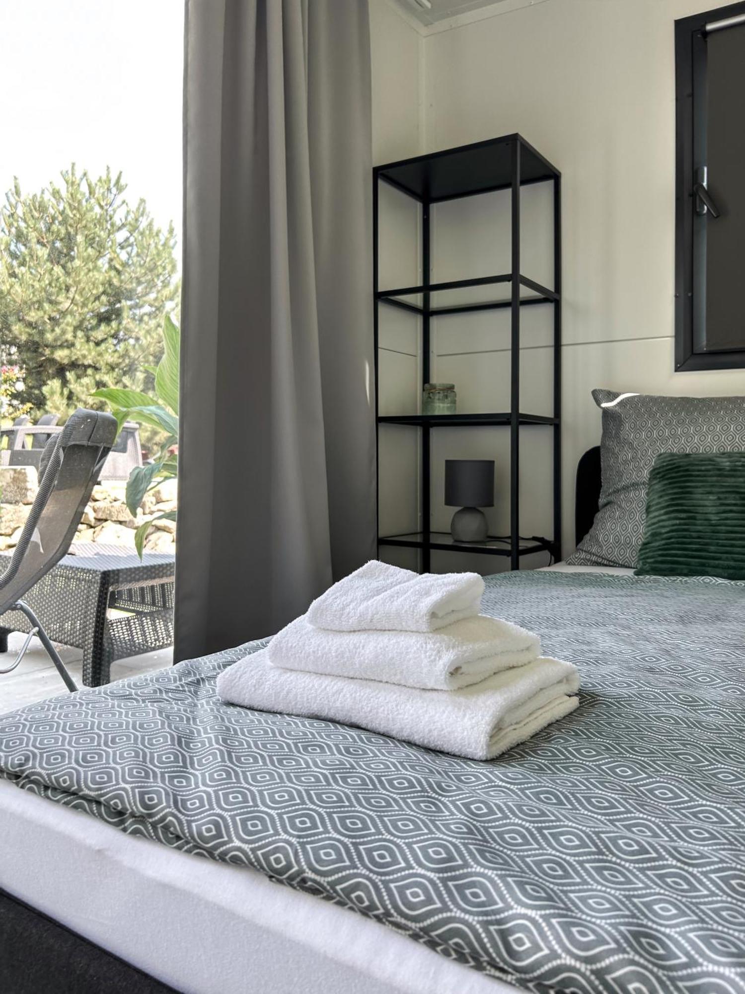 Appartamento Tiny House Mezi Sklepy Kobylí Esterno foto